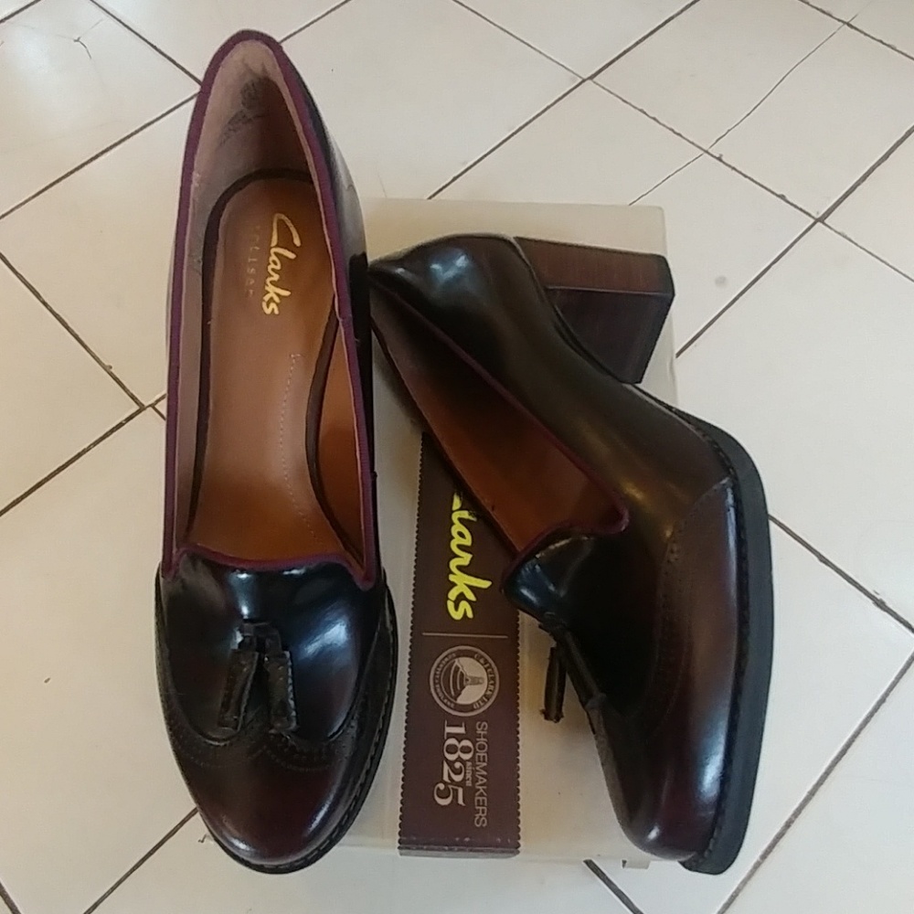 *NWT* clarks artisan wing tip heel 5.5
